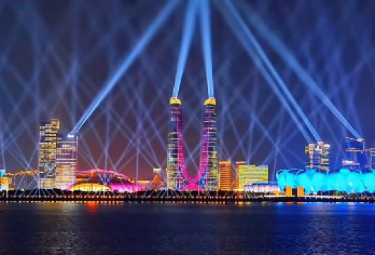 钱塘江游船(滨江码头)夜游【 赏城市夜景灯光秀钱塘江璀璨】【多时间段随心选船游钱塘江，欣赏钱江新城灯光秀。】