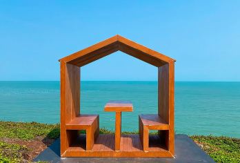 厦门：福建「小垦丁」- 厦门火山岛 & 镇海角网红打卡地@【作为福建小垦丁之称的网红拍照地镇海角，有着灯塔，白色风车，树林和大块草场，拍摄地点】