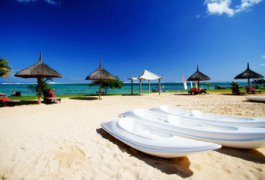 毛里求斯南部七色土+夏玛尔瀑布+黑河峡谷+大浪湾包车一日游【深入南部自然景区，涵盖地质奇观+自然风光+文化体验】