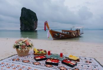 甲米出发：神奇四岛长尾船包船一日游（鸡岛+波达岛+管子岛）【浮潜+登岛+探秘帕南洞穴，天然柔软的沙滩，温泉清澈的海水】