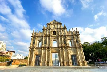 【香港到澳门包车】澳门塔+大三巴牌坊+威尼斯人+官也街一日游【香港前往澳门，经过港珠澳大桥，上门接送，独立包团游更自由更舒适】