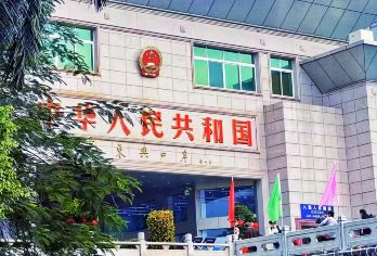 防城港东兴国门景区+白浪滩+怪石滩一日游（私家团）【真纯玩、周末放松好去处、在边境看大海、一眼望两国的魅力小城、正宗越南咖啡等着你】