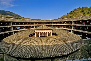 泉州出发南靖云水谣景区一日游【怀远楼+云水遥古镇+和贵楼】【[自由纯玩]真纯玩，无购物、无隐形消费。景点游览时间自由调配，行程节奏由你掌控，享受真正自在旅行】