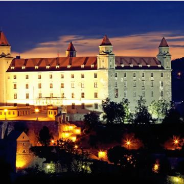 维也纳出发：布达迪斯拉发城堡＋圣马丁主教座堂＋新锡德尔湖