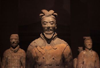 秦始皇帝陵博物院(兵马俑)+华清宫一日游【16人小团】【成人套餐包含[兵马俑门票+华清宫门票+车费+餐费+导服+无线耳麦]】