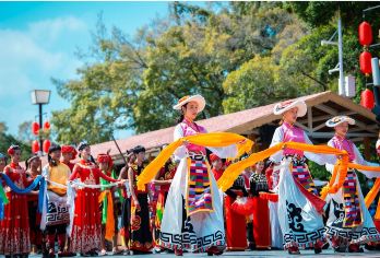 深圳中英街+金色海岸游艇+大梅沙+地王大厦+锦绣中华一日游【[专属服务]可升级小包团，市区范围内上门接，不早起，不赶路】