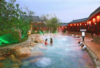 陆水湖风景区+赤壁龙佑温泉（包门票）【中文司机】