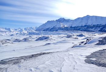 美国阿拉斯加州马塔努斯卡冰川徒步一日游【专业向导】【探秘万年冰川：徒步马塔努斯卡冰川（2小时），阿拉斯加可乘车直达的山谷冰川，领略纯白冰原与湛蓝冰洞】