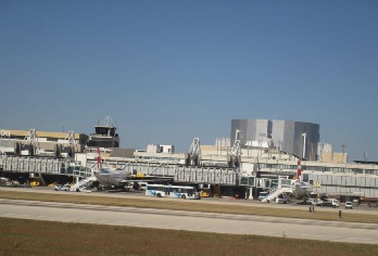 葡萄牙里斯本国际机场单程接驳【里斯本接/送机丨中文司机】【里斯本机场到市区酒店，接机或者送机】