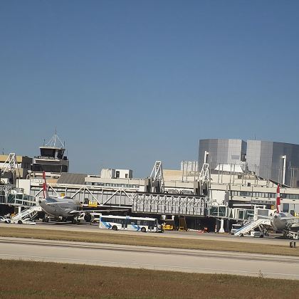 葡萄牙里斯本国际机场单程接驳【里斯本接/送机丨中文司机】