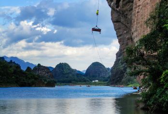 南昌+龙虎山风景区一日游【观天师府 竹筏漂流 赏沿岸风光】【含门票 导游讲解 市区接送 0购物】