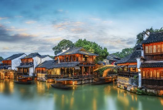 乌镇+东栅+西塘古镇+夜游西塘【一天游玩2大5A级水乡古镇，同时可欣赏到西塘古镇的唯美夜景。】