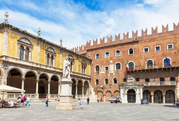 锡尔苗内·维罗纳：湖堡恋歌，莎城永爱【包车游不拼车|中文司机服务|景点可调-可定制多日游】