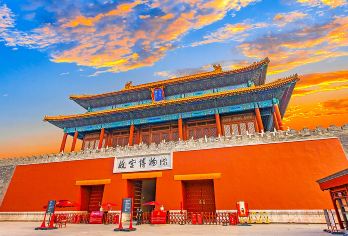 【6人轻奢小团】北京故宫博物院一日游【人工讲解/一家一团】【[专业认证]三分靠看，七分靠听，十年专线导游倾情讲解故宫，听的明白，让您在京之旅不留遗憾】