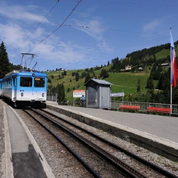 瑞士苏黎世往返卢塞恩瑞吉山一日游中文包车酒店接送10H