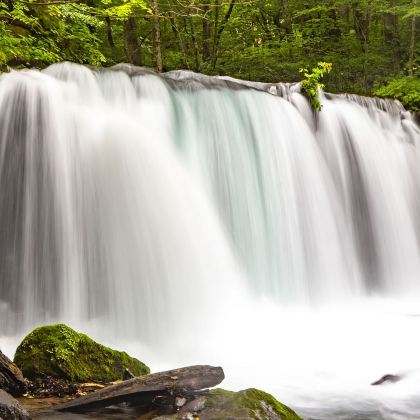 日本青森+奥入濑溪流+八甲田山+十和田湖一日游