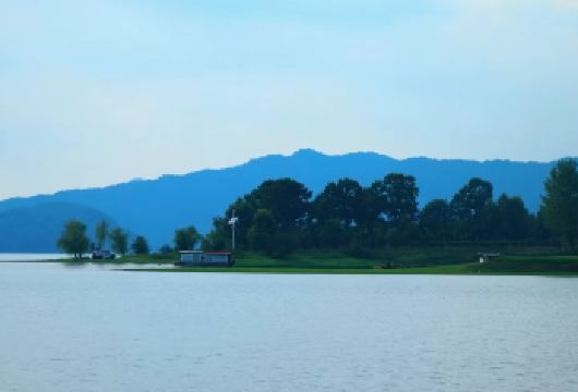 驻马店市区包车往返｜竹沟革命纪念馆-薄山湖风景区一日包车游【[一对一包车]专车上门接送，车辆费用全含】