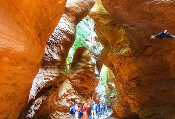 延安甘泉大峡谷+永宁山古寨一日游【私家团不进店纯玩无购物】【[发团保障]优质服务，老人小孩出行安全无虞。】