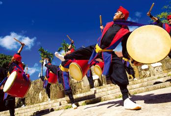 冲绳南部秘境一日游丨冲绳文化王国+濑长岛+新原沙滩+系满鱼市【[冲绳文化王国]体验琉球文化的主题公园,重现了琉球王朝时代的风貌。】