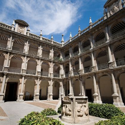 马德里+阿尔卡拉·德·埃纳雷斯一日游