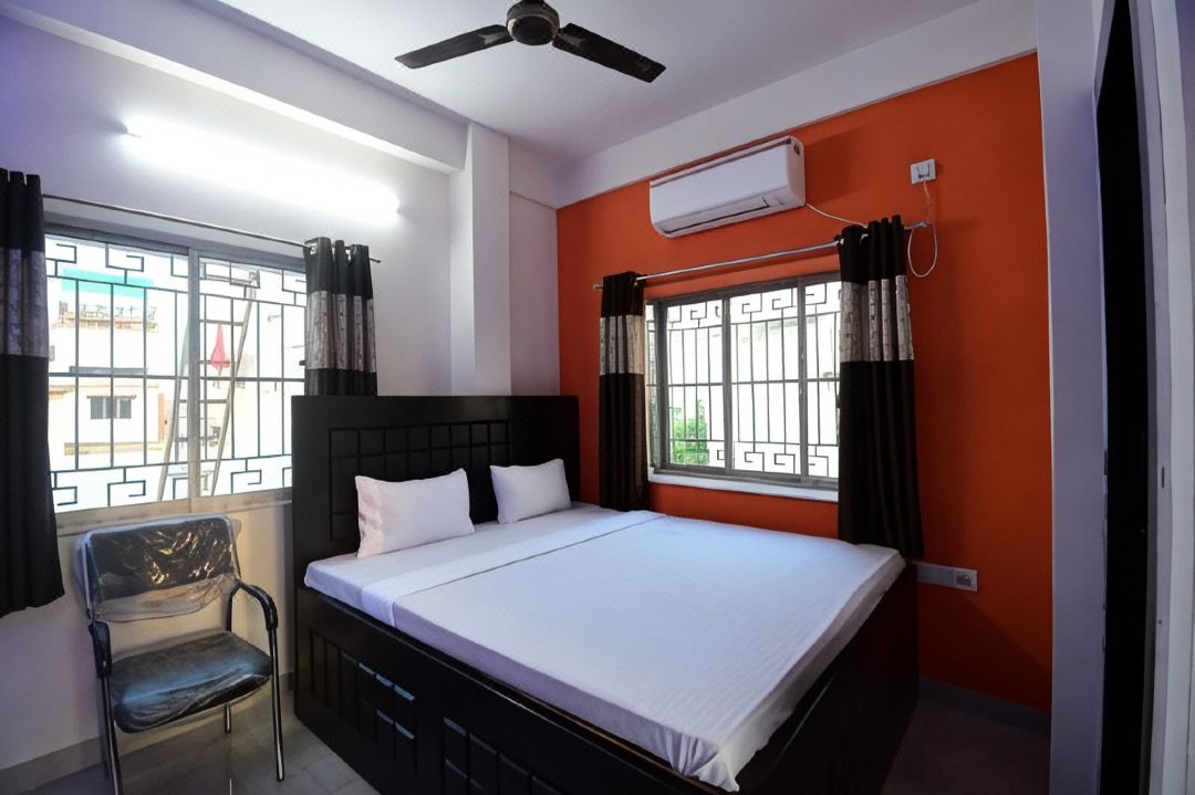 Garden Guest House 250m from Vfs Global & Rene Tower , Acropolis Mall