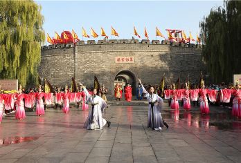 曲阜孔庙+孔府半日游【慕贤文旅金牌导游讲解/拼团/深度讲解】【历史文物+儒学文化，三分看，七分听。网红导游高级导游资深导游带你走进文化圣地，感受深刻的儒家文化。】