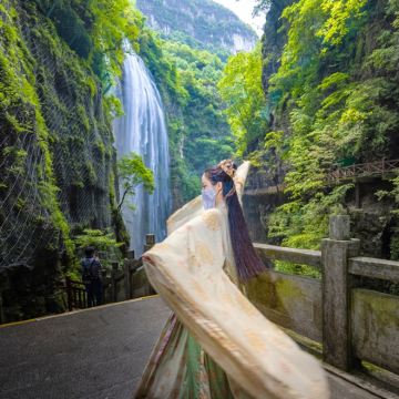 宜昌三峡大瀑布+金狮洞风景区+情人泉一日游【  天天发班】