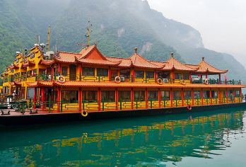 清江画廊一日游【A线圣境游+城区定点免费接送  纯玩无购物】【狂欢高品游，全程不进店不购物，温馨导游贴心一站式服务！】