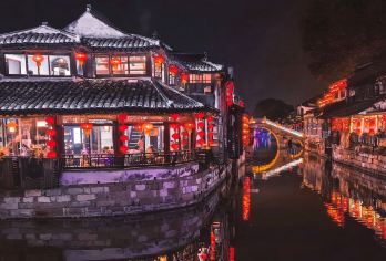 『含讲解耳机』嘉兴乌镇+西塘+西塘夜景纯玩一日游·上门接【『优质商家·品质保障』订单可免费退改，无任何手续费，让您出游更加灵活有保障，行程透明无购物】