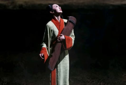 西安《赳赳大秦》舞台剧演出+上门接｜呈现兵马俑的史诗级盛宴【会跑的观众席：四五百吨轨道平台，跨度37 m，可移动95 m，随剧情穿梭战场、宫殿、工坊...】