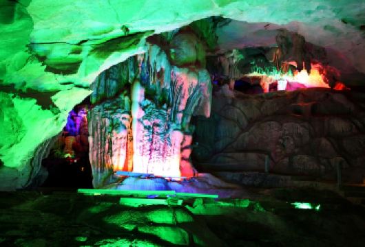 2人起私家团鹿寨香桥岩溶景区响水瀑布一日游柳州桂林上门接送【所选城市市区免费上门接送，方便快捷，省时省力（时间可微调）】