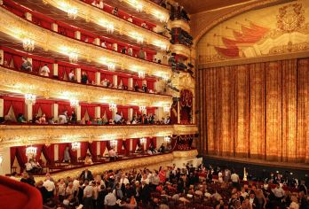 莫斯科+红场+克里姆林宫机械库|莫斯科境内定制包车-中文司机【红场​​：全天开放，免费。​位于莫斯科市中心，临莫斯科河，是重大事件的见证场所。】