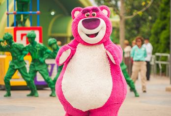 上海迪士尼一日游【33vip+小镇通道免排队入园+8项免排】【专享入园通道，高峰日轻松入园，免排队优先通道玩项目】