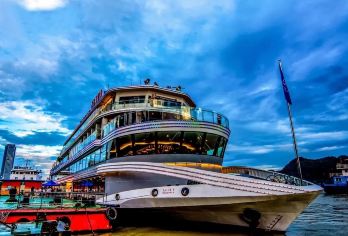 交运两坝一峡游船半日游【乘游轮过葛洲坝船闸+游西陵峡】【[出游保障]长江三峡系列游船是长江上设备先进、功能齐全、观光性能佳的高质休闲观光游轮：】