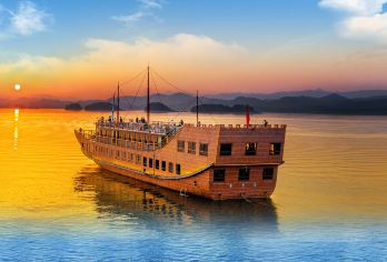 杭州千岛湖景区+梅峰岛+千岛湖中心湖区一日游【梦想系列游船】【游玩2大湖区：区别传统只游玩一个湖区，我们升级门票+船票门市价360元的穿越2大湖区的线路。】