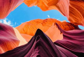 美国拉斯维加斯羚羊峡谷一日游【羚羊谷+马碲湾+鲍威尔湖一日游【精选网红景点,感受动人心魄的自然奇迹；中英文双语导游讲解旅途中各景点。】