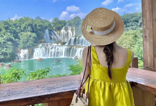 德天瀑布景区+垌那屿湾一日游【2-8人团/私家团/上门接送】【[德天跨国瀑布]饱览广西喀斯特美景，漫步醉美小桂林+中越边境风情。】