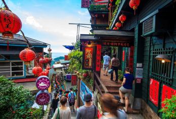 台北：阳明山、野柳、九份十分一日游【从台北出发，一日游探索台湾的自然美景。 探索阳明山国家公园的火山地貌 游览野柳地质公园，欣赏著名的皇后头岩。】