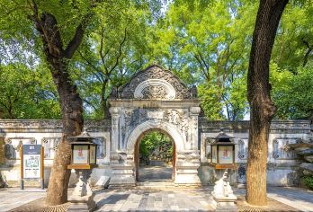 恭王府半日游【蜗牛文旅10人小团|可选英/粤/日等语言讲解】【恭王府门票+资深讲师深度讲解 佩戴无线耳麦！】