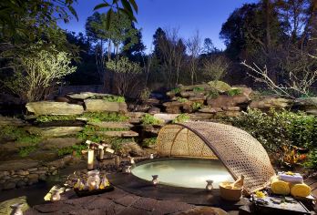 云南腾冲悦椿温泉村半日游【可单选温泉也可升级车辆接送】【[悦椿温泉]悦榕庄旗下温泉，国际品牌，无论环境水质，泡池数量，服务在腾冲都是超好的。】