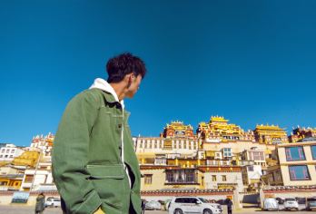 香格里拉松赞林寺+普达措国家公园+依拉草原一日游【8人小团】【2-8人舒适商务小团，远离大团杂乱差，夫妻蜜月/家庭/公司商务出行力荐产品；】