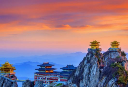 洛阳老君山景区一日游【含门票+索道自理+仅限南阳地区】【金殿位于山顶最北面位置，此位置适合拍道德府、玉皇顶、亮宝台、县城方向的云海等】