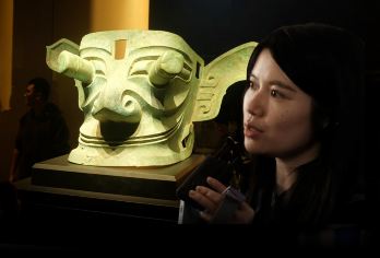 三星堆+熊猫基地一日游【2-6人小团｜深度讲解｜三环内接送】【[专业讲解] 专业老师深度讲解三星堆，探寻远古文明的瑰宝，（注三星堆讲解为拼团讲解）】