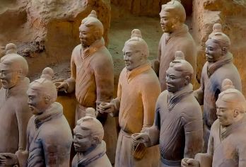 【12人小团】兵马俑+华清宫一日游【可选长恨歌/驼铃传奇】【[精品小团]晚出发12人小团，拒接人潮，邂逅专属风景，轻松出游。】