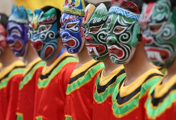 蚩尤九黎城+龚滩乌江画廊一日游【2-8人包车纯玩&上门接送】【指定区域上门接送 纯玩无购物 本地人带您玩】