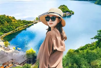 丽江泸沽湖+里格岛+猪槽船一日游【14人小团丨纯玩无家访】【[商务小团]7~15座商务车 ，更加私密舒适，乘坐特色交通工具猪槽船，给您不一样的泸沽湖！】