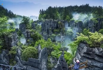 【一单一团·含必消景交】恩施建始地心谷+梭布垭石林景区一日游【[服务保障]市区酒店/火车站免费接送+驾驶多年经验老司机为您保驾护航+24小时客服管家贴心服务。】