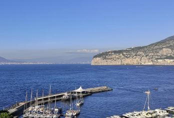 意大利那不勒斯新堡+ 维苏威火山【中文专车-舒适纯净】【中文专车出行，景点灵活调整，打卡经典，游玩自己定义，无需等待，专属贴心服务，尽享惬意旅程】