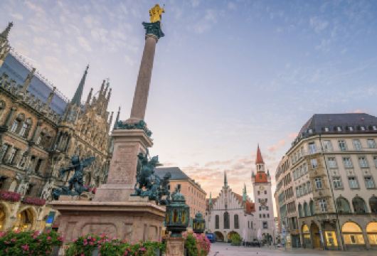 德国慕尼黑王宫+纽芬堡+新市政厅可定制【中文专车-舒适纯净】【中文专车出行，景点灵活调整，打卡经典，游玩自己定义，无需等待，专属贴心服务，尽享惬意旅程】