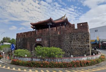 屏东 | 台湾最南端海线灯塔、恒春古城包车一日游(2人成行)【轻松搭车前往最南端的海岸线，包办垦丁国家公园的海岸线】